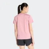 Remera deportiva rosa de poliéster reciclado con tecnología NB DRYx de secado rápido y logo reflectante.