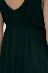 Vestido largo negro sin mangas confeccionado en crepe. Con breteles finos que se atan para regular el largo de los hombros y dos tiras en el pecho que se pueden atar para generar diferentes looks.