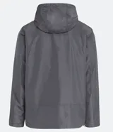 Campera gris de poliéster con capucha, cierre frontal con cremallera y botones a presión.