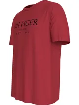 Remera roja de algodón con logo de Tommy Hilfiger bordado en el pecho.