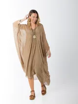 Vestido túnica blanco de seda italiana con frunce, calce oversized y talle único. Lleva forro elastizado al tono.