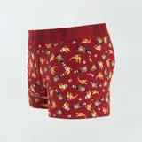 Pack de tres bóxers para hombre, uno liso color rojo, uno azul marino con estampado de porciones de pizza y otro bordó con estampado de botellas de cerveza y llamas.