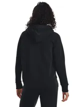 Buzo negro Under Armour de corte clásico, con capucha y logo grande estampado en el frente. Confeccionado en tejido Fleece ligero, cómodo y cálido.