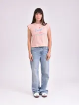 Remera color rosa con estampado de palmeras y texto "Sur la Cote D'Azur France Saint Jean Cap Ferrat".