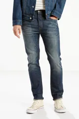 Pantalón de jean azul oscuro, corte skinny, tiro medio y ajuste stretch.