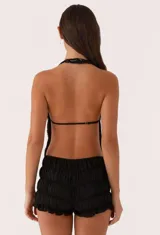 Top negro con escote halter, bordado con lentejuelas y cuentas.