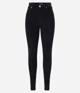 Pantalón skinny de terciopelo cotelê color marrón, con cintura mediana, bolsillos delanteros y traseros, cierre por botón y cremallera.