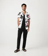 Pantalón de vestir negro, de corte slim cropped, con cintura elástica, cierre con cremallera y bolsillos laterales.