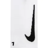Par de medias invisibles Nike Multiplier blancas con logo negro.
