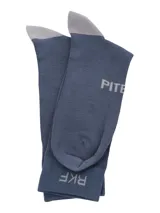 Calcetines azul marino con diseño de perro pitbull gris y blanco. Incluyen texto 'PIT' en la puntera y letras 'RKF' en la parte superior.