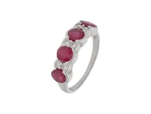 Anillo de plata 925 con cuatro piedras redondas de rubí y circonitas.