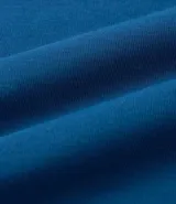 Blusa tipo muscle tee color turquesa, hecha en ribana de viscosa y poliéster, con escote redondo y sin sisas.