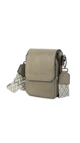 Bandolera pequeña color gris topo, con correa de galón ajustable y desmontable con diseño geométrico en blanco y gris.