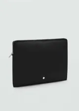 Funda para laptop con estampado de leopardo, cierre de cremallera y detalle de logo circular en el centro.