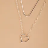 Gargantilla doble de plata 925, con cadena rolo de 55cm y cadena cdr de 45cm. Dije de corazón calado.