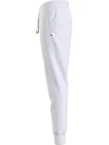 Pantalón de jogging gris claro de corte recto y cónico, con cintura elástica ajustable con cordón, bolsillos laterales y trasero. Logo de la marca bordado en el lateral.