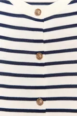 Chaqueta de punto con cuello redondo y manga larga, con cierre frontal de botones dorados y estampado a rayas horizontales azul marino sobre fondo blanco.