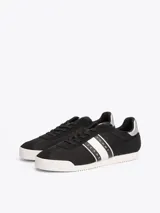 Zapatillas Tommy Jeans de corte bajo, color negro con detalles en blanco y plateado. Capellada de poliéster con paneles de malla y ante.