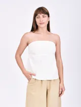 Top strapless color blanco.