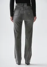 Pantalón de jean gris de corte recto, tiro medio/alto, confeccionado en tejido plano de algodón y elastano.
