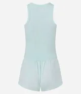 Conjunto de pijama compuesto por musculosa de rib con escote halter y bordado 'dreams', y short con cintura elástica y botones decorativos.