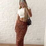 Minifalda de microtul con estampado animal print.