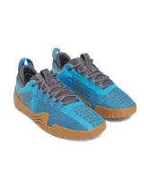 Zapatillas de entrenamiento Under Armour TriBase Reign 6, color celeste con detalles en gris y suela color caramelo.