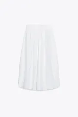 Falda midi de popelina blanca con cintura elastizada y corte evasé.