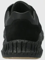 Zapatillas urbanas negras de cuero y descarne, con suela de goma y tecnología Spinal para amortiguación y retorno de energía.