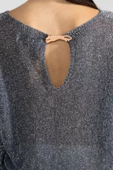 Sweater tejido en jersey con lurex, escote bote y detalle de tigre insignia de Polonio en la espalda.