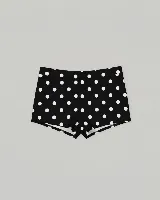 Short negro con lunares blancos, de corte ajustado y tiro medio.