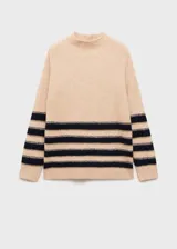 Sweater beige con cuello alto y rayas horizontales negras con hilo dorado.