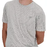 Camiseta deportiva gris de manga corta, con logo de New Balance en el pecho y tecnología NB ICEx de secado rápido.