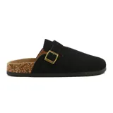 Zueco casual negro con suela baja de goma y hebilla dorada ajustable.
