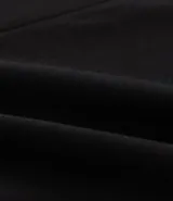 Blazer alargado color marrón, confeccionado en crepé de viscosa, sin cierre y con mangas fruncidas.