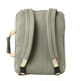 Mochila convertible color verde, con múltiples compartimentos y diseño práctico.
