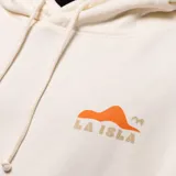 Canguro color beige con capucha, cordones ajustables, bolsillo tipo canguro y logo estampado en el pecho.