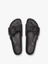 Sandalias Birkenstock Madrid Big Buckle, color negro, confeccionadas en material sintético EVA, con plantilla anatómica y hebilla grande ajustable.