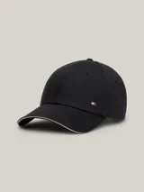 Gorra de béisbol clásica de seis paneles, color negro, confeccionada en algodón. Presenta un pequeño logo esmaltado de Tommy Hilfiger en la parte delantera y un detalle de ribete con los colores distintivos de la marca en el borde de la visera.