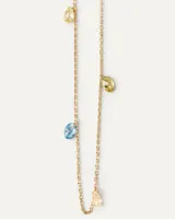 Collar dorado con cadena fina y colgantes de circonitas multicolores en forma de gota.