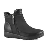 Bota corta negra de cuero sintético con cierre lateral y suela de goma.