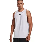 Musculosa deportiva Under Armour blanca con logo negro en el pecho.