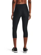 Calza capri Under Armour HeatGear color gris, de tiro alto y calce ajustado. Cuenta con bolsillo lateral y logo estampado en la pierna.