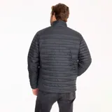 Campera negra con cierre frontal, cuello alto y logo de la marca en el pecho.