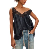 Top negro con breteles finos y escote en V con encaje.