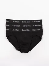 Pack de tres slips negros de algodón elástico con cintura elástica con logo Calvin Klein.