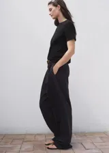 Camiseta de manga corta y cuello redondo, de corte recto, confeccionada en algodón orgánico.