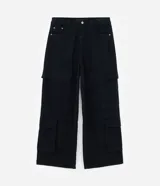 Pantalón de hombre de corte super baggy confeccionado en sarga de poliéster y algodón color negro, con bolsillos cargo laterales, cintura con trabillas y cierre de cremallera.