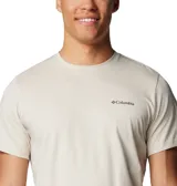 Remera negra de algodón orgánico, con cuello redondo y logo de Columbia estampado en el pecho.