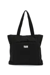 Bolso negro tipo shopper con asas cortas y logo estampado en el frente.